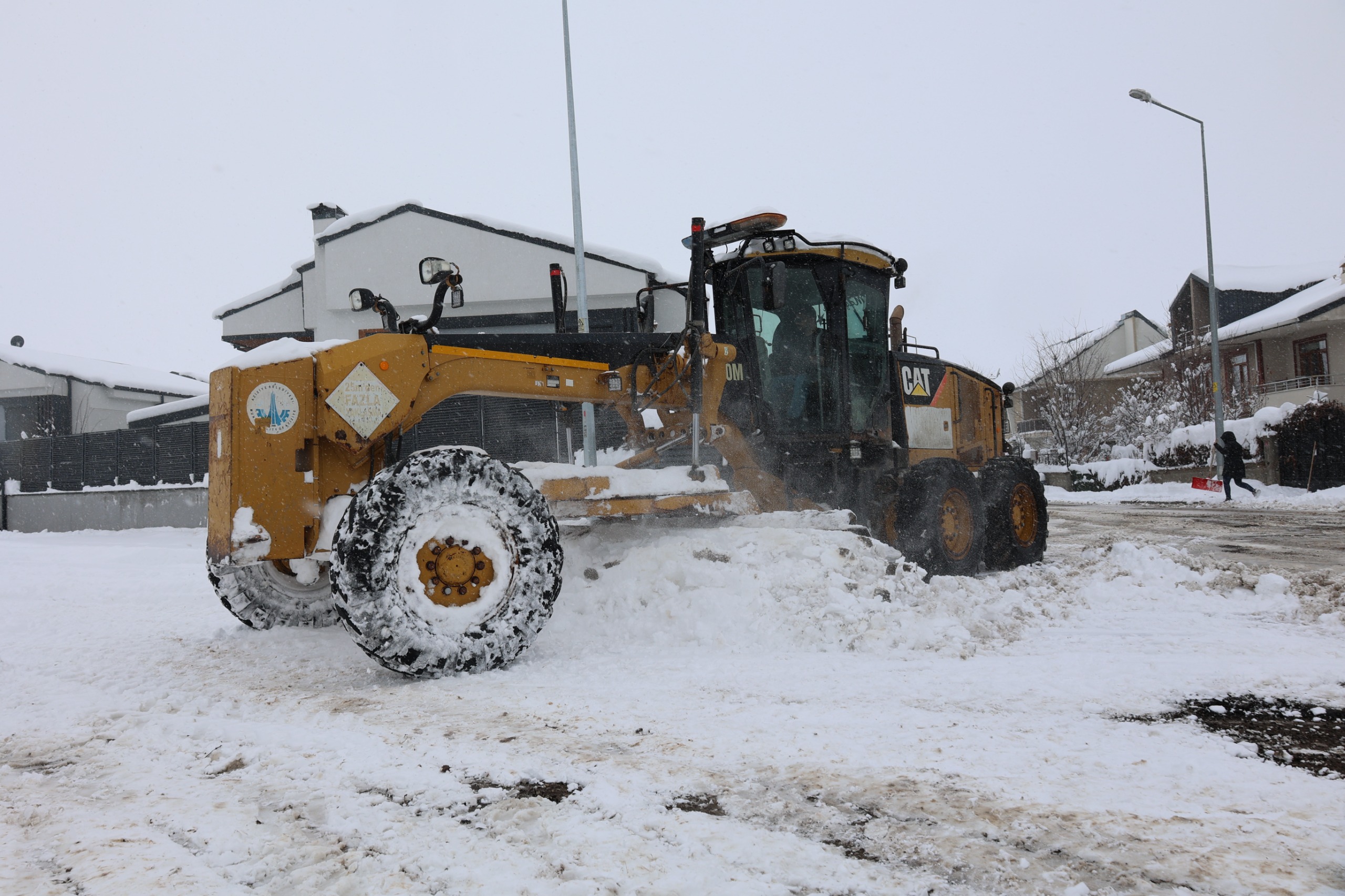 Aziziye'de karla mücadele seferberliği